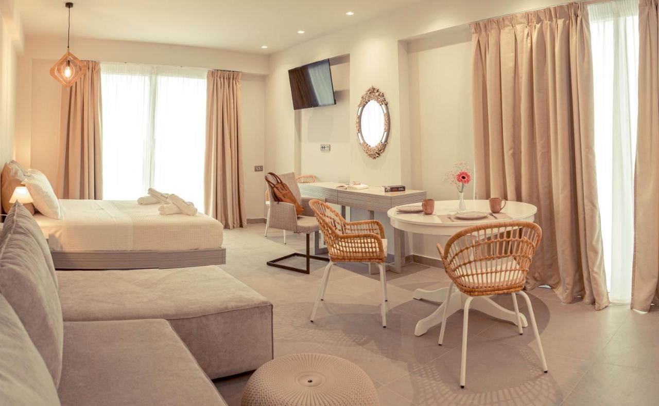 Io Luxury Pool & Hot Tub Suites Превеза Экстерьер фото