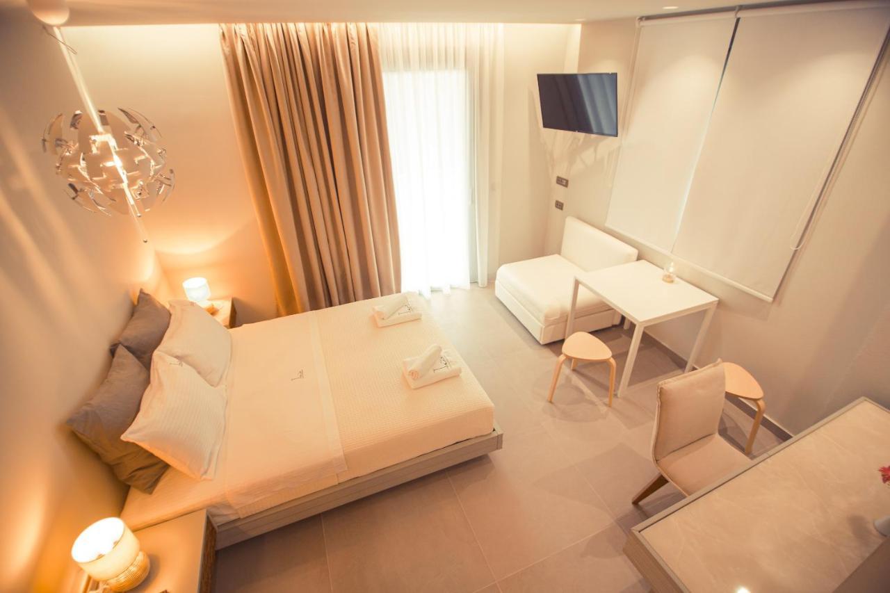 Io Luxury Pool & Hot Tub Suites Превеза Экстерьер фото