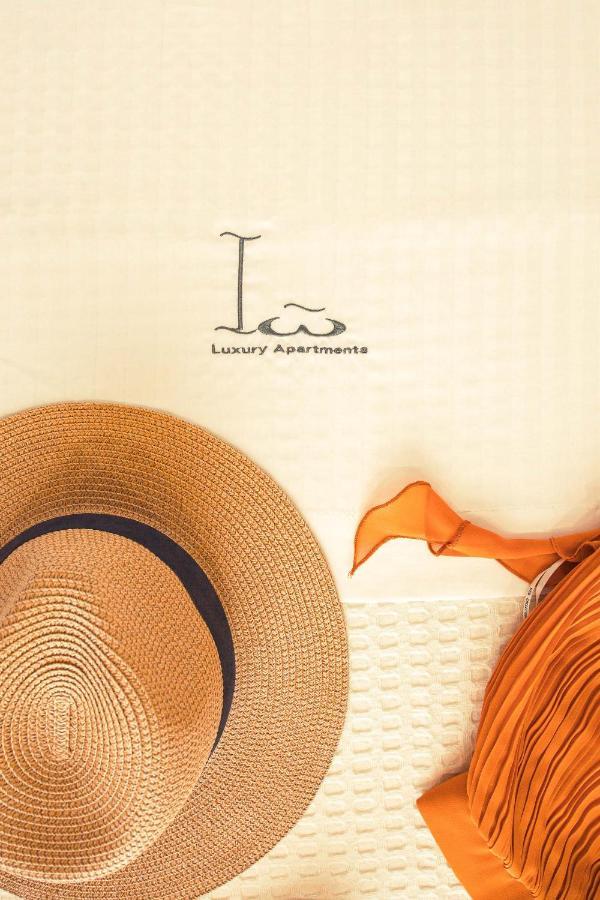 Io Luxury Pool & Hot Tub Suites Превеза Экстерьер фото