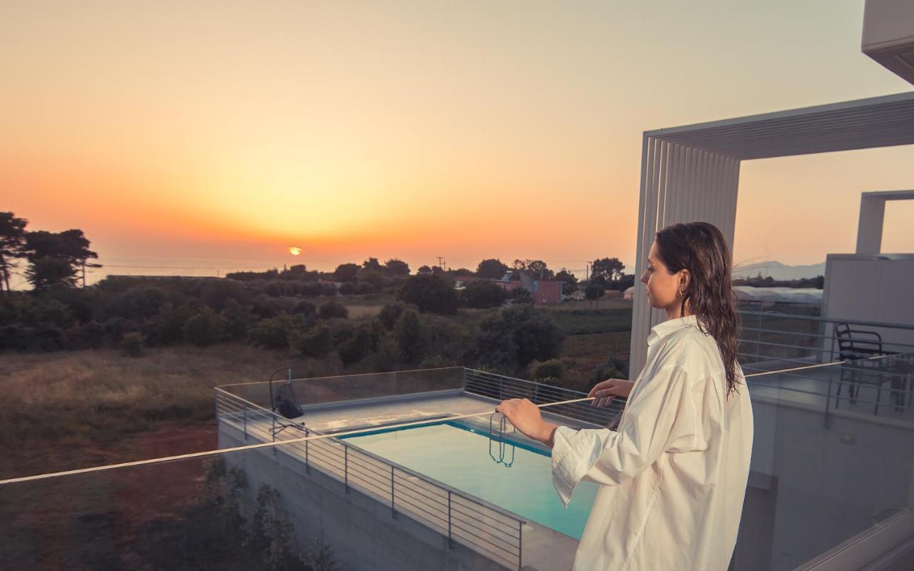 Io Luxury Pool & Hot Tub Suites Превеза Экстерьер фото