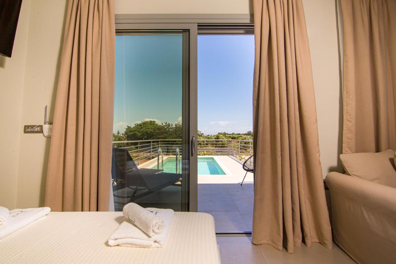 Io Luxury Pool & Hot Tub Suites Превеза Экстерьер фото