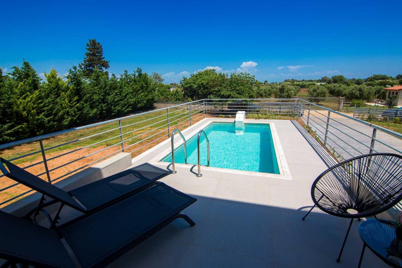 Io Luxury Pool & Hot Tub Suites Превеза Экстерьер фото