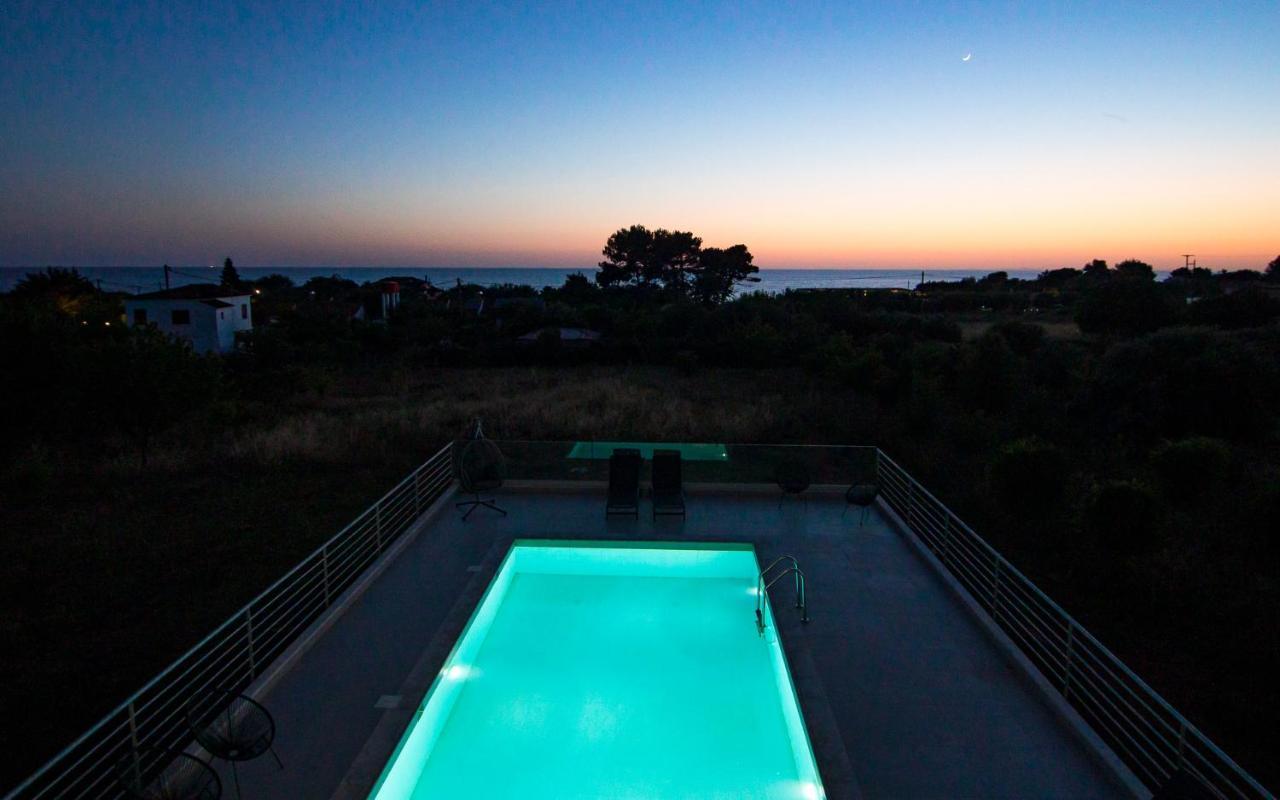 Io Luxury Pool & Hot Tub Suites Превеза Экстерьер фото